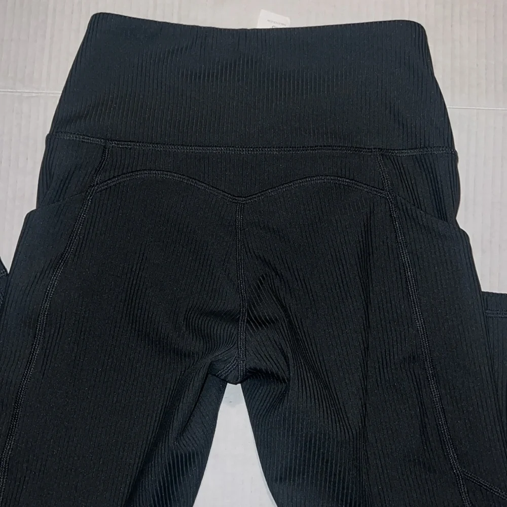 Women’s Fabletics Leggings - Picture 5 of 5